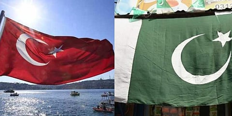 Turkey flag (left) and Pakistan flag (Right)