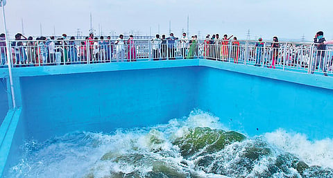 People throng the Ranganayaka Sagar in Siddipet. (File Photo | EPS)