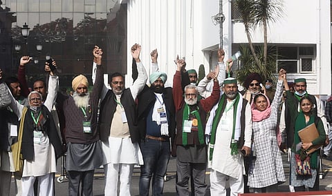 Farmers delegation arrives at Vigyan Bhawan for their meeting with Agricultural minister Narendra singh Tomar in New Delhi on Wednesday. (Photo | EPS/Parveen Negi)