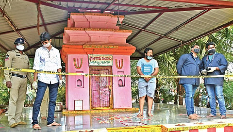 Police and clues team examine the surroundings of the temple where the idol of Sita was allegedly vandalised, in Vijayawada. (Photo | Prasant Madugula, EPS)