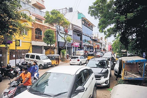 Parked vehicles encroaching areas outside eateries and commercial establishments at 4th main road that leads to Elliot’s Promenade at Besant Nagar | DEBADATTA MALLICK