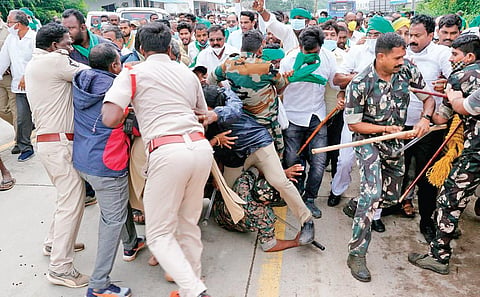 Tension prevailed as police resorted to lathicharge at Chadalawada village in Prakasam on Thursday to stop people from joining Maha Padayatra I Express