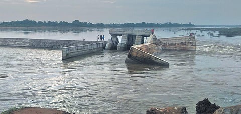 The damaged right sluice before the demolition attempt | Express