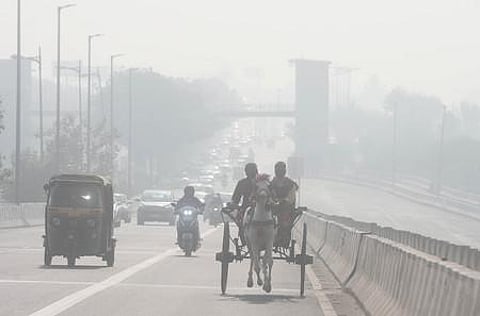 Vehicles ply amid low visibility due to a thick layer of smog at Mayur vihar in New Delhi on Tuesday, Nov. 16, 2021. (Photo | Parveen Negi/EPS)