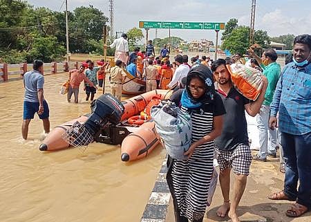 People from low-lying areas shifting to relief camps in Kovur town in Nellore district on Sunday.. (Photo | Express)