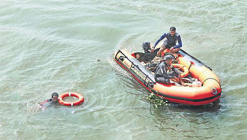 Scuba divers with the Fire and Rescue Services team carrying out search in Vembanad Lake near Kannankattu bridge to find hard disk containing CCTV footage of Hotel No 18 in Fort Kochi | Arun Angela