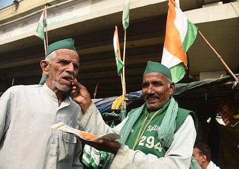 Farmers celebrating and distribute sweets after PM Modi decided to repeal all three farm laws, at Ghazipur border in New Delhi on Friday. (Photo| Parveen Negi, EPS)
