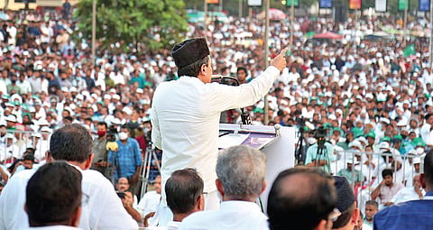 Panakkad Syed Sadiq Ali Shihab Thangal inaugurating the Waqf Protection Rally organised by the IUML in Kozhikode on Thursday, Dec 9, 2021. (Photo | T P Sooraj)