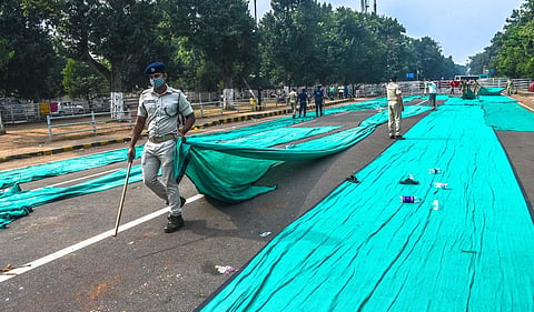After the protesting Gaon Sathis were evacuated from lower PMG, security personnel clear the area in Bhubaneswar on Wednesday, Dec 15, 2021. (Photo | Biswanath Swain, EPS)