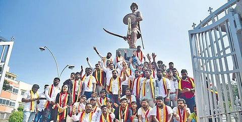 Karnataka Rakshana Vedike members protest in front of the Sangolli Rayanna statue in Bengaluru on Saturday | shriram bn