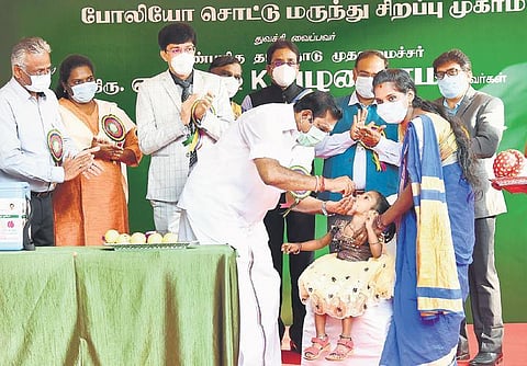 Chief Minister Palaniswami inaugurating pulse polio immunisation drive in the State by administering the vaccine drops to a child at his camp office in Chennai