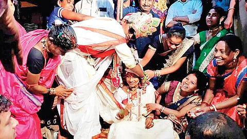 Groom tying holy knot and the bride in turn tying the holy knot to the groom as part of mass weddings at Nuvvalarevu village (File photo) Srikakulam