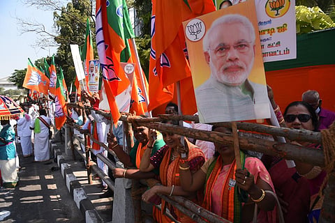 People waiting to welcome Narendra Modi near war memorial, in Chennai on Sunday. (Photo | EPS/R.Satish Babu)