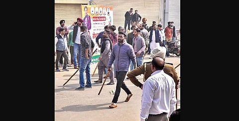 Rival groups of Congress, AAP come out armed with sticks at Samana | PTI