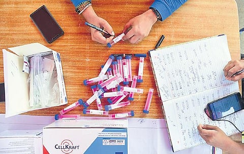 BBMP medical staff note down details of persons whose swabs were collected for Covid-19 test at Banashankari in the city | Ashishkrishna HP
