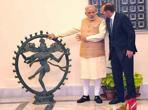 PM Narendra Modi in September 2014 with the Sripuranthan Nataraja idol handed over by his then Australian counterpart Tony Abbott. (File Photo | PTI)
