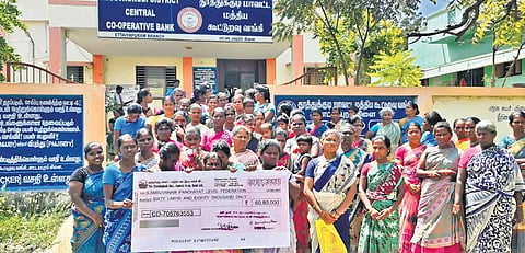 Ilampuvanam Self-Help Group members besieging the Thoothukudi district cooperative central bank in Ettayapuram on Monday | Express