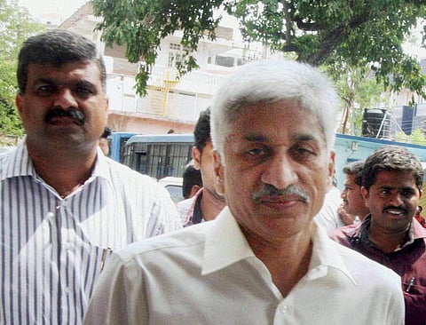 YSRC MP Vijayasai Reddy (R) (File photo | EPS)