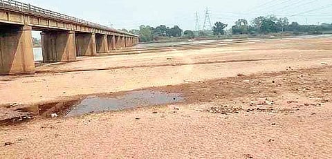 A dry Ib river