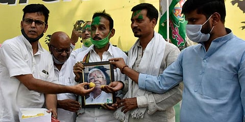 RJD supporters celebrate after Jharkhand High Court grants bail to RJD leader Lalu Prasad Yadav. (Photo | ANI)