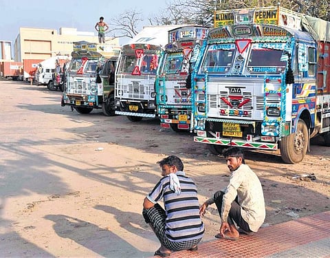 Road transporters losing Rs 1,000 crore a day: AIMTC