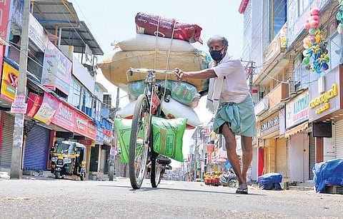 Chalai market in Thiruvananthapuram wearing a deserted look on Saturday after the state government imposed weekend restrictions similar to lockdown | Vincent Pulickal