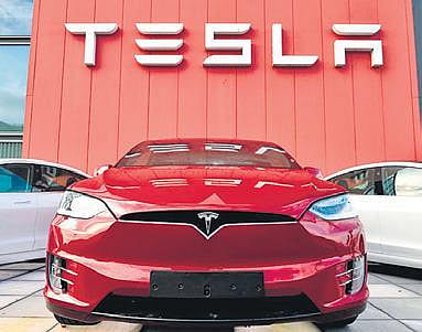 Touted as the best self-driving vehicle the world has seen yet, the Tesla car came a full decade after Chumdancha, developed by South Korean professor Han Min-hong and his team. Han’s project was shel