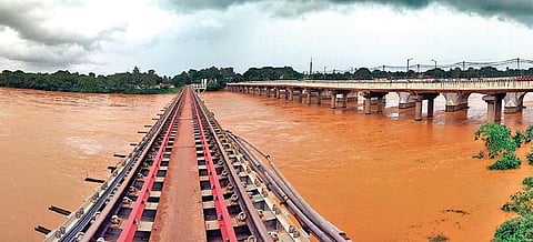 Tunga River in spate due to heavy rain in Shivamogga on Friday | shimoga Nandan
