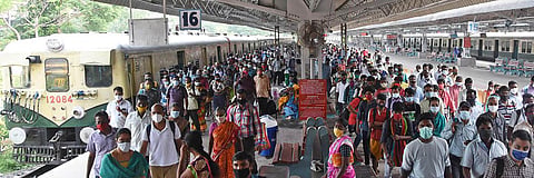 Crowd at Chennai central station as communters are allowed to travel in suburban trains in Chennai. (Photo | Ashwin Prasath, EPS)