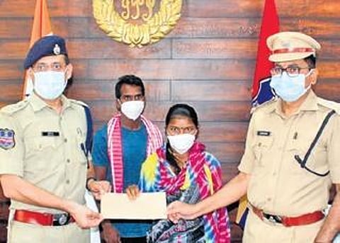 A Maoist couple surrenders before Kothagudem SP Sunil Dutt, due to Covid fear.