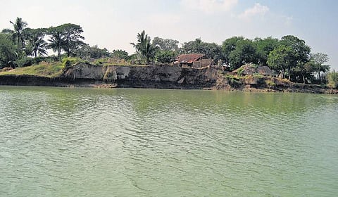 A village threatened by Luna river bank erosion in Kendrapara | Express