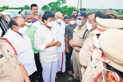 Police stopped Jaggaiahpet MLA Samineni Udayabhani while on his way to Pulichintala project in Krishna district. (Photo| EPS)