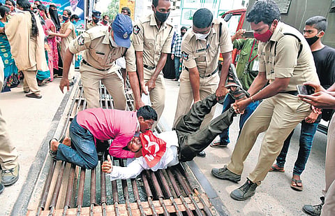 Police arresting agitators while they stage a protest against proposed hike in property tax during KMC council meeting in Kurnool. (Photo | Express)