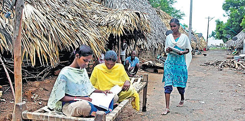 Irular tribal students studying outside their houses at Kanni Kovil Medu in Acharapakkam village, Chengalpattu | Ashwin prasath
