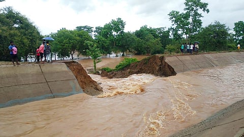 Breach in Indravati mega lift canal embankment (Photo | Express)