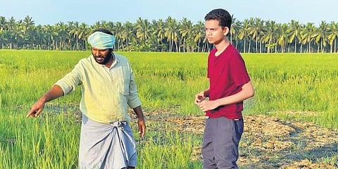 Uma Maheswara Shastri creating awareness on natural farming (Photo | Express)