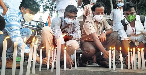 Journalists lighting candles protesting against the attack on ‘Siraj’ photojournalist T Sivajikumar by a group of lawyers on the Vanchiyoor court premises on Monday | BP Deepu