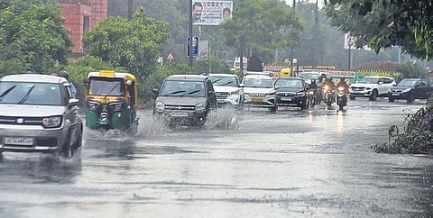 Monsoon rain lashed several parts the national capital on Friday. (Photo | Parveen Negi, EPS)