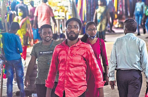 People roam round Unit-II market building without wearing masks at Bhubaneswar on Monday | Express