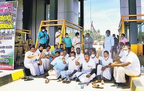 Congress workers stage sit-in at Thiruvallam on NH66 bypass on the second consecutive day on Wednesday against toll collection | Vincent Pulickal