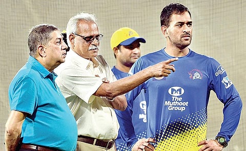 FILE | N Srinivasan, CSK CEO Kasi Viswanathan with the skipper. (D Sampathkumar | EPS)