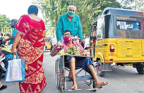 A disabled person buying Vinayakar Idols in Mylapore in Chennai | Ashwin Prasath