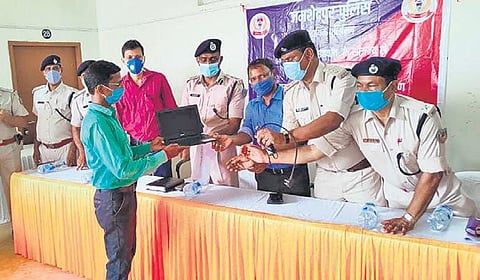 Jharkhand Police recently distributed donated secondhand and new smart devices to underprivileged kids at a ceremony.