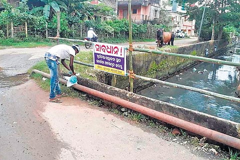 Barricading works for a drain is carried out in Bhubaneswar. (Photo| EPS)