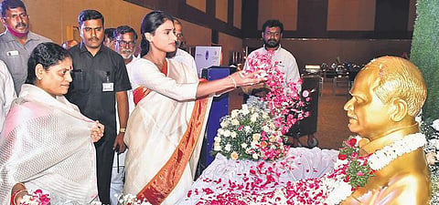 YSRTP chief YS Sharmila and her mother YS Vijayamma pay tributes to the bust of YS Rajasekhara Reddy on his 12th death anniversary on Thursday | Vinay Madapu