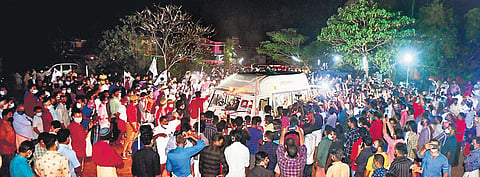 People paying tribute to Dheeraj at Thrichambaram near Taliparamba on Wednesday