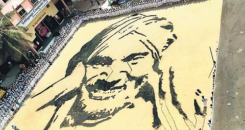 Students pay condolence to Sri Shivakumara Swamiji by creating a sand art in Davangere. (File photo| EPS)