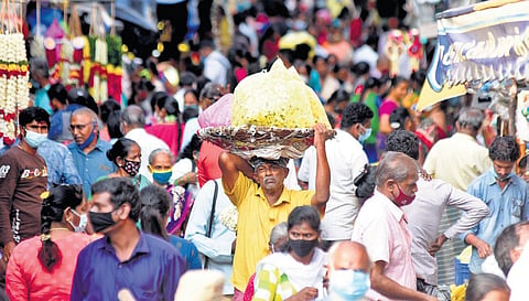 People seen without wearing face masks at a crowded flower bazar market in Broadway in Chennai | Ashwin Prasath