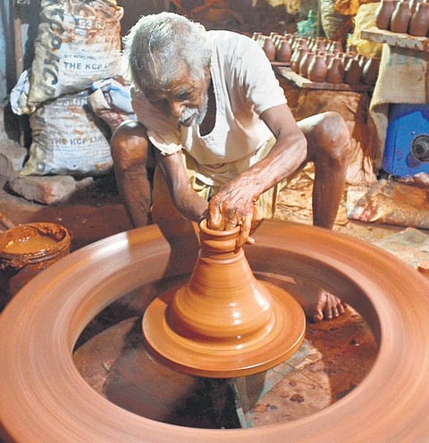 92-year-old Paradesam has been spinning the wheel for 80 years | Express