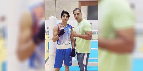  Boxer Minakshi Hooda with coach Vijay Hooda.